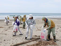 御前崎市「浜岡砂丘の海岸清掃」を実施しました