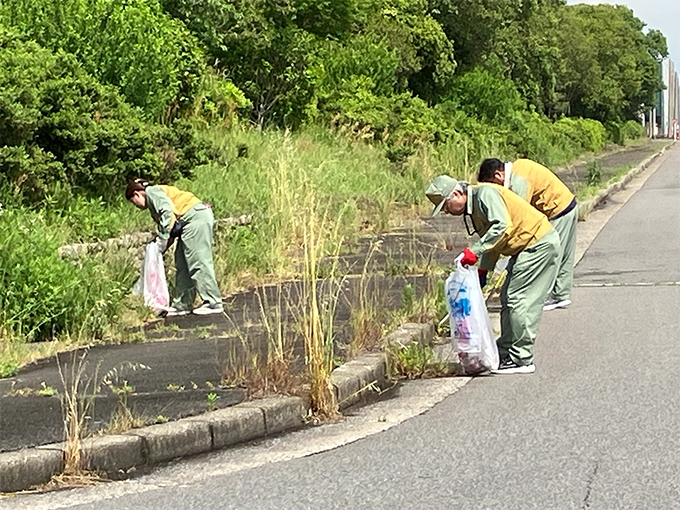 「半田市緑地公園」の海浜清掃を実施しました