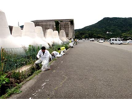「尾鷲市中川河口左岸の清掃活動」を実施しましたの様子2